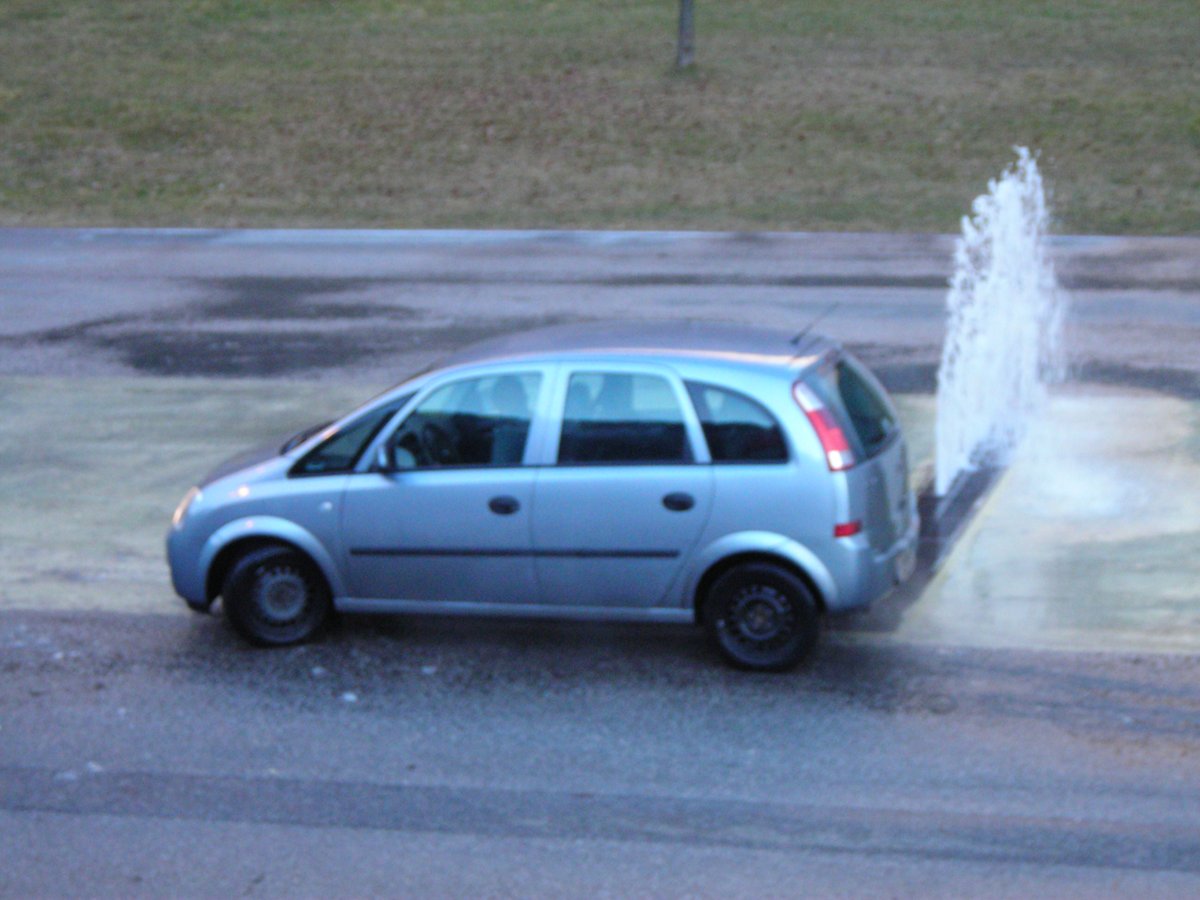 Vehicle and washing technology